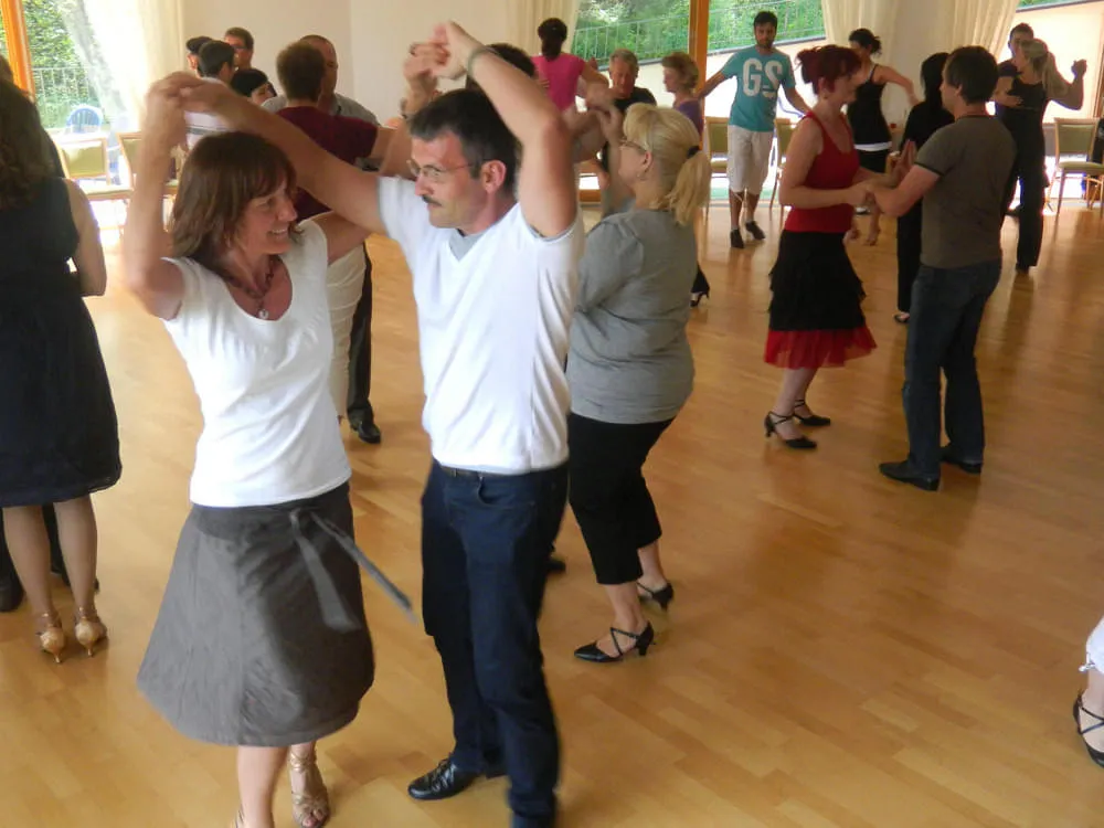 Paartanz_voller_Saal(1)